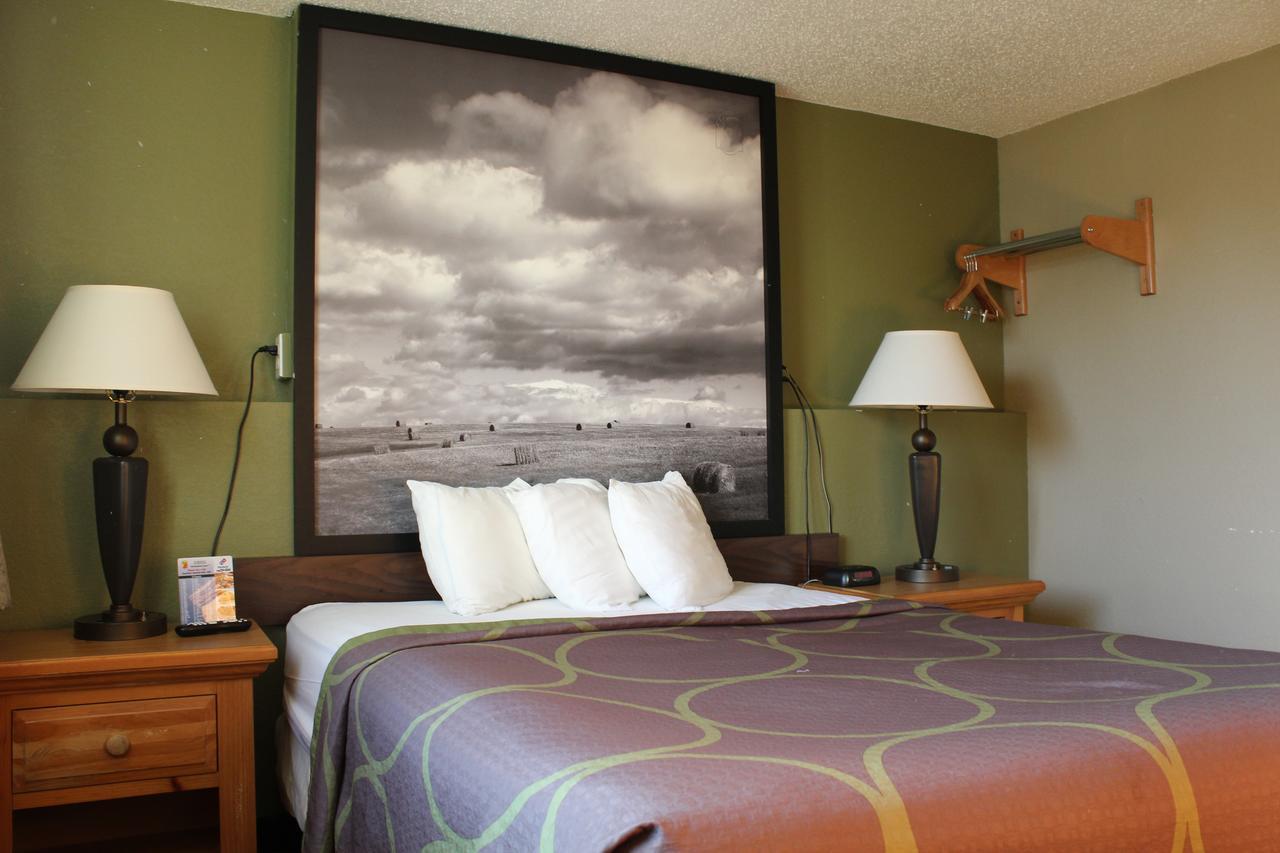 Super 8 By Wyndham Kearney Motel Exterior photo