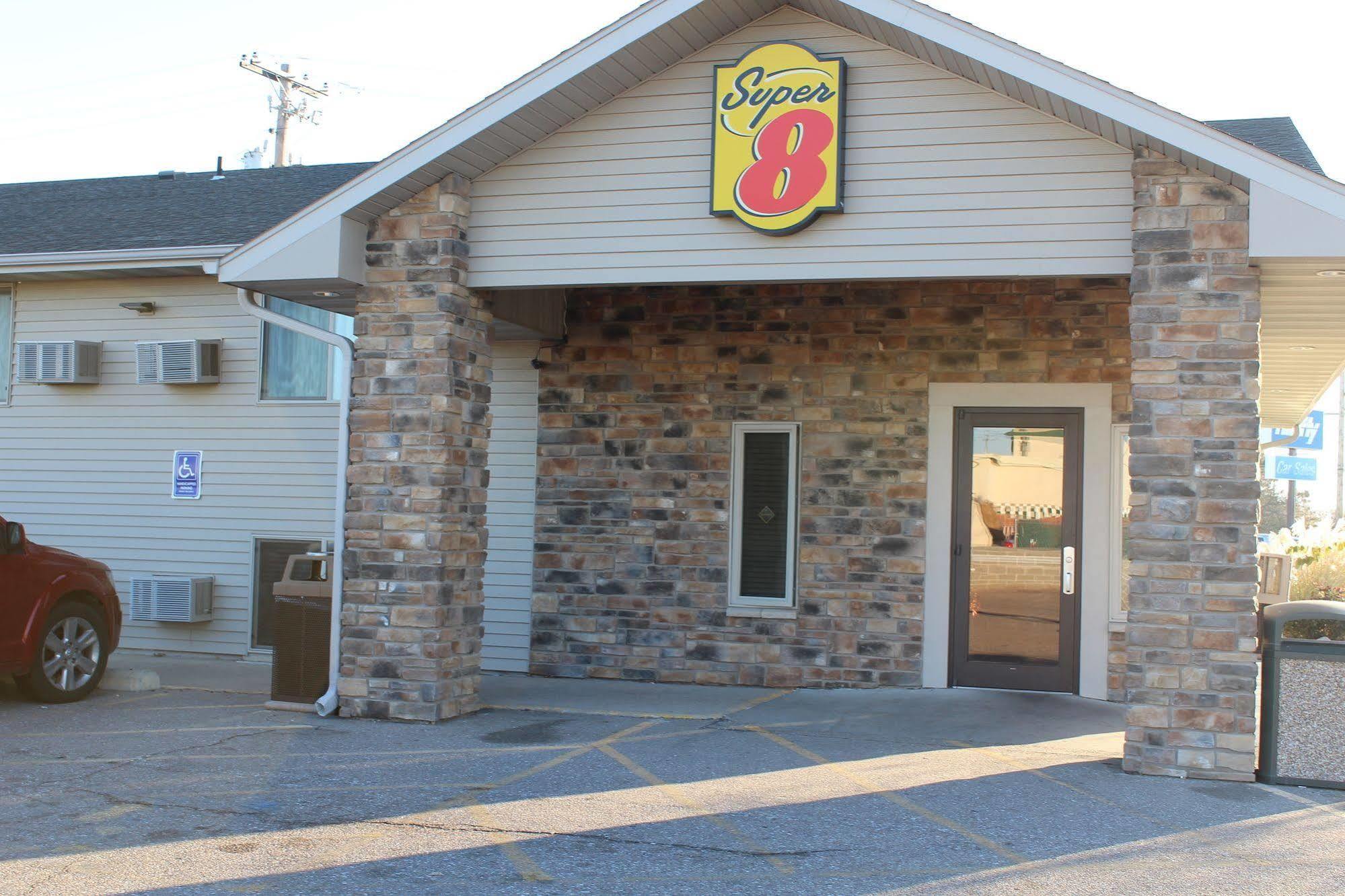 Super 8 By Wyndham Kearney Motel Exterior photo